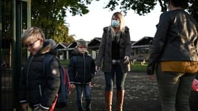 Arrivées d'élèves à l'école élémentaire de Labouheyre, dans les Landes le 4 octobre 2021 où le port du masque pour les enfants n'est plus obligatoire (Photo d'illustration)