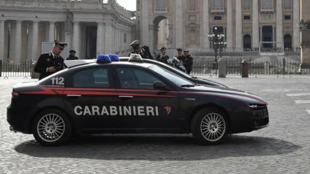 Des gendarmes italiens... déguisés en prêtres pour arrêter des escrocs