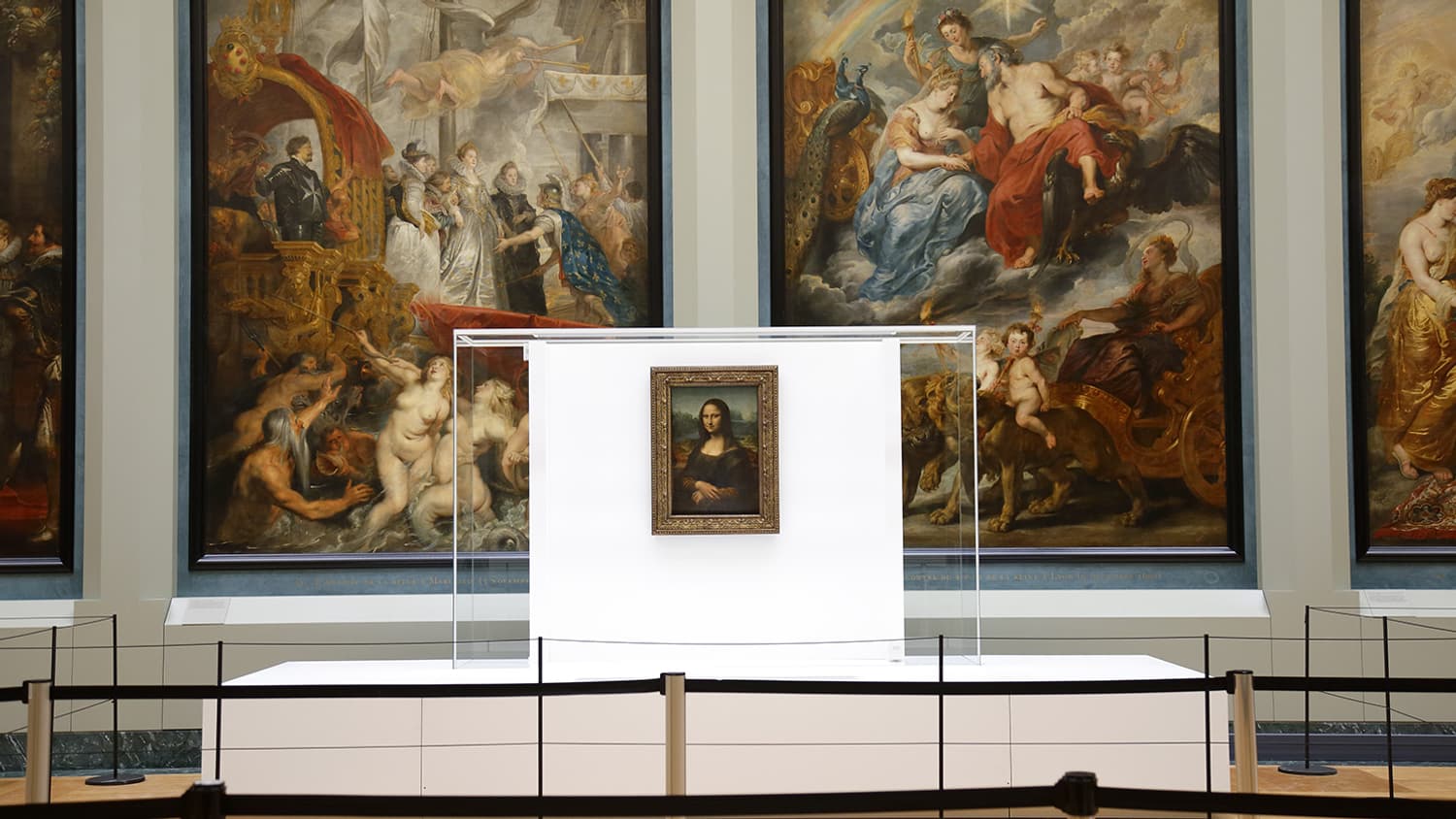 La Joconde déplacée dans la galerie Médicis du Louvre en 2019. La Joconde déplacée dans la galerie Médicis du Louvre en 2019.