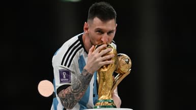 Lionel Messi avec la Coupe du monde après France-Argentine