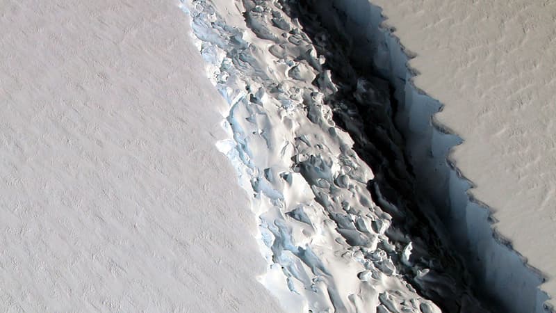 Cette photo de la Nasa montre de 90m de large sur la banquise en Antarctique