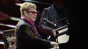 Elton John, 66 ans, qui a épousé en 2005 son partenaire de longue date, David Furnish, est un ardent défenseur de la communauté LGBT dans le monde. Ici en concert le 4 décembre au Madison Square Garden, à New York.
