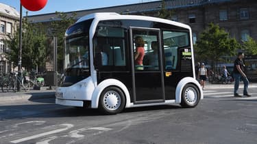 Le "Cristal", sorte de mini-bus électrique à usage hybride, a été mis au point par l'industriel alsacien Lohr.