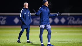 Kylian Mbappé tout sourire à l'entraînement des Bleus