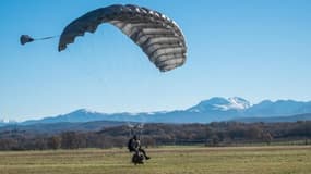 Le SMTCOPS est un système regroupant toutes les fonctions nécessaires au saut à très grande hauteur sous oxygène pour les chuteurs opérationnels