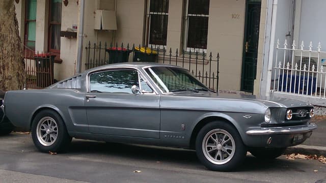 Une Ford Mustang old school