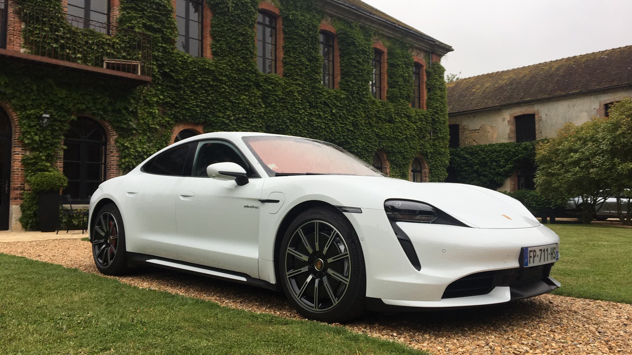 Le premier prix de la Taycan débute à 108.632 euros. Le premier prix de la Taycan débute à 108.632 euros.