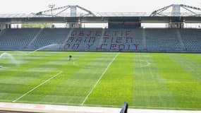Une tribune vide à Nîmes