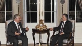 L'ambassadeur de Turquie en France, Tahsin Burcuoglu et le président turc Abdullah Gul (à droite). La Turquie a vivement condamné lundi l'adoption par le Sénat français d'une proposition de loi pénalisant la négation des génocides, notamment celui des Arm