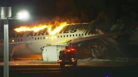 Les images d'un avion de ligne en flammes sur le tarmac de l'aéroport de Tokyo-Haneda