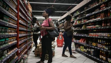 Un supermarché de Fort-de-France, le 14 octobre 2024, en Martinique, touchée par des émeutes liées à la vie chère
