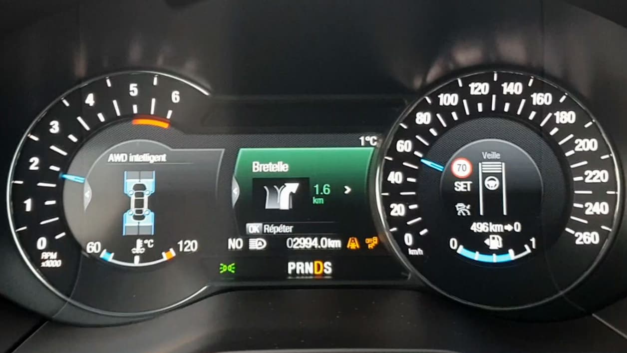 La répartition du couple s'affiche sur l'écran de gauche des compteurs. Au passage, on notera le voyant de l'anti-patinage désactivé...