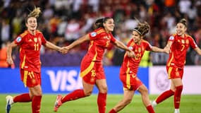 Les joueuses de l'Espagne célèbrent leur victoire contre l'Allemagne et la qualification en finale de l'Euro, le 23 juillet 2025
