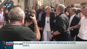 Marine Le Pen chahutée dans le Var dans un village qui va accueillir 72 migrants 