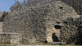Un village de "bories", cabane de pierre sèche typique du Luberon, le 11 décembre 2006 à Gordes. L'origine des bories remonterait aux ligures qui peuplaient la région plusieurs siècles avant notre ère.