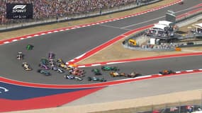 L'accrochage au premier virage de la course sprint du GP des Etats-Unis, le 18 octobre 2025.