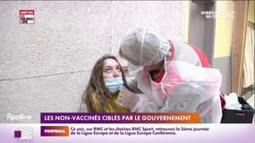 Covid-19 : les non-vaccinés ciblés par le gouvernement
