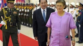 La princesse thaïlandaise Maha Chakri Sirindhorn et le Premier ministre cambodgien Hun Sen, au Peace Palace de Phnom Penh le 22 février 2016 au Cambodge