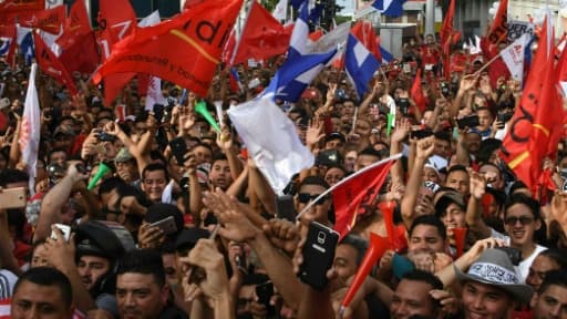 Manifestation en faveur du candidat présidentiel de l'opposition Salvador Nasralla, le 6 janvier 2018 à San Pedro Sula, (180 km nord de Tegucigalpa) Manifestation en faveur du candidat présidentiel de l'opposition Salvador Nasralla, le 6 janvier 2018 à San Pedro Sula, (180 km nord de Tegucigalpa)