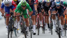 Le Britannique Mark Cavendish s'impose au sprint, lors de la 6e étape du Tour de France, disputée entre Tours et Châteauroux, le 1er juillet 2021