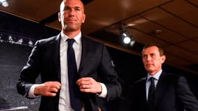 Zinedine Zidane, accompagné par Emilio Butragueño