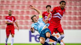 Aymen Mouelhi au duel avec Erling Haaland lor du match Gibraltar-Norvège, le 24 mars 2021