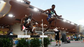Lamecha Girma devant le Kenyan Benjamin Kigen 