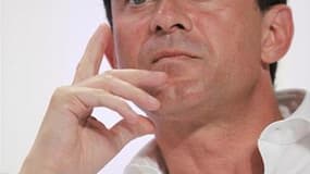 Le ministre de l'Intérieur, Manuel Valls, a jugé intolérable qu'un drapeau français ornant la mairie de Prunelli-di-Casacconi, en Haute-Corse, ait été brûlé dans la nuit de vendredi à samedi. L'acte a été commis la veille des cérémonies marquant le 69e an