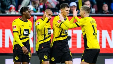 Meunier avec ses équipiers du Borussia Dortmund Bynoe-Gittens, Malen et Reus (de gauche à droite)