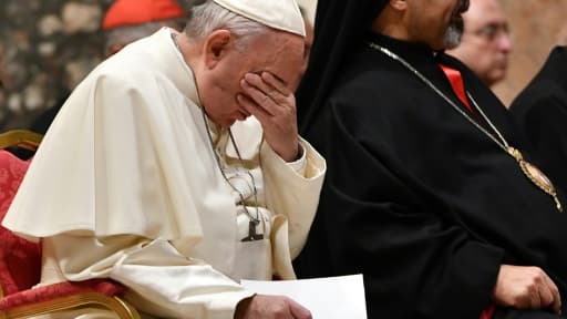 Le pape François prend part à une prière au troisième jour du sommet sur les abus sexuels commis par le clergé, le 23 février 2019 au Vatican