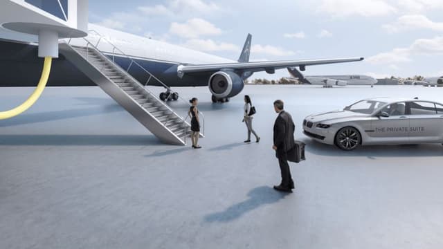 Des berlines allemandes conduisent les VIP ou célébrités au pied de l'avion.