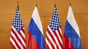 Des drapeaux américains et russes à Genève le 10 janvier 2022 (image d'illustration)