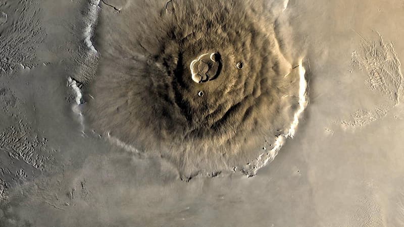 Au sommet du dôme de Tharsis: le Mont Olympe