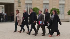 Crise politique: les chefs des partis de gauche arrivent groupés, sans LFI, à l'Élysée