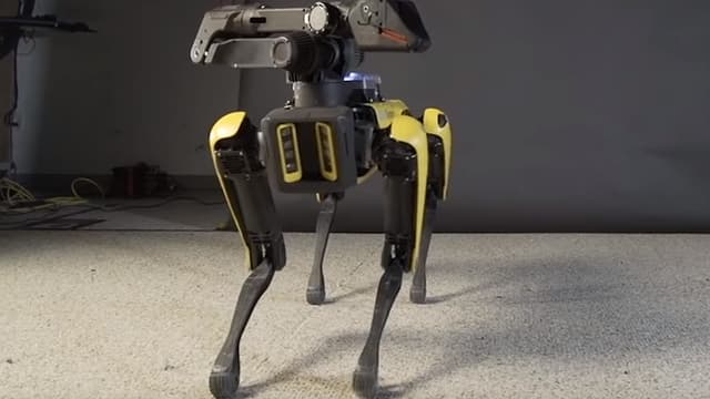 L'un des robots de Boston Dynamics réalise une chorégraphie. 