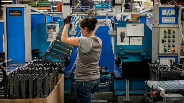 Le secteur de l'industrie prévoit d'embaucher, mais plutôt à l'étranger.