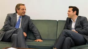 Rencontre entre le chef de file du parti conservateur Nouvelle Démocratie Antonis Samaras (à gauche) et son homologue de la Coalition de gauche radicale Alexis Tsipras (à droite), au parlement grec à Athènes. La Gauche radicale, arrivée deuxième des légis