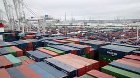 Des conteneurs au port du Havre. 