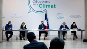 Le président Emmanuel Macron lors d'une rencontre avec les membres de la Convention pour le Climat le 14 décembre 2020 à Paris