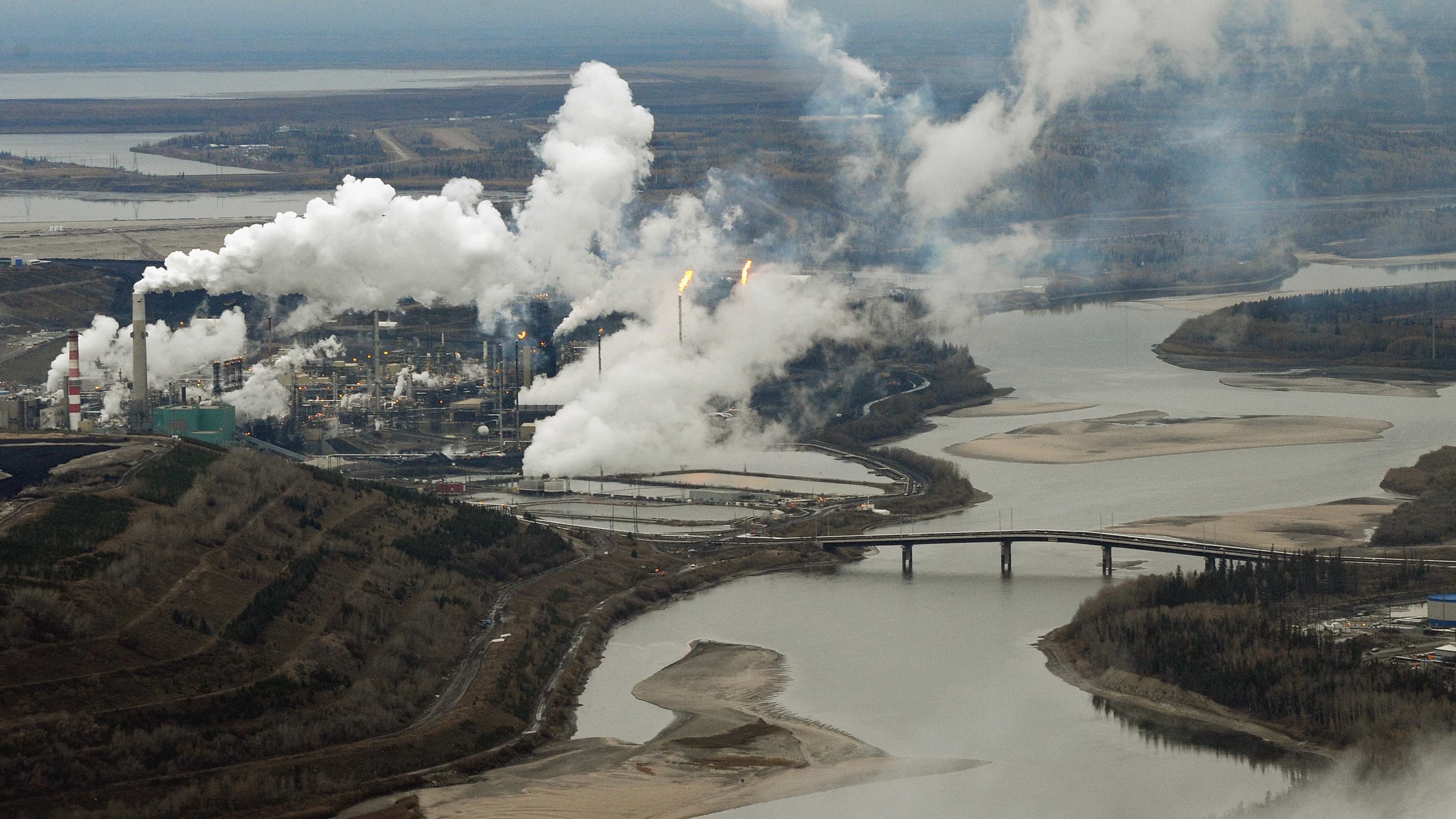 Des millions de barils de pétrole dans des zones de risques d'incendie, Feux en Alberta 2023