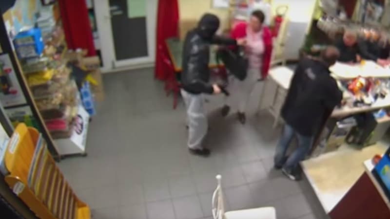 La gérante d'un bar-tabac, situé à Champ-du-Boult en Normandie, a réussi à faire fuir un braqueur.