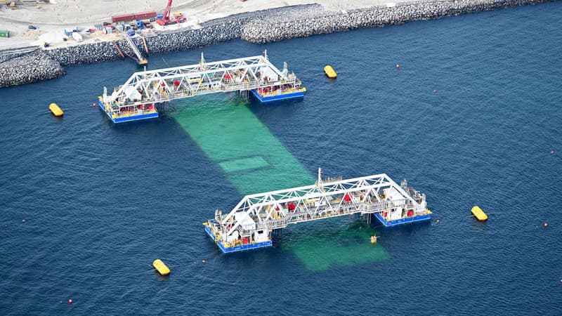 Le plus grand tunnel immergé du monde va relier l'Allemagne et le Danemark: le titanesque chantier a commencé avec l'un des 89 blocs de béton de 73.000 tonnes déposé au fond de l'eau
