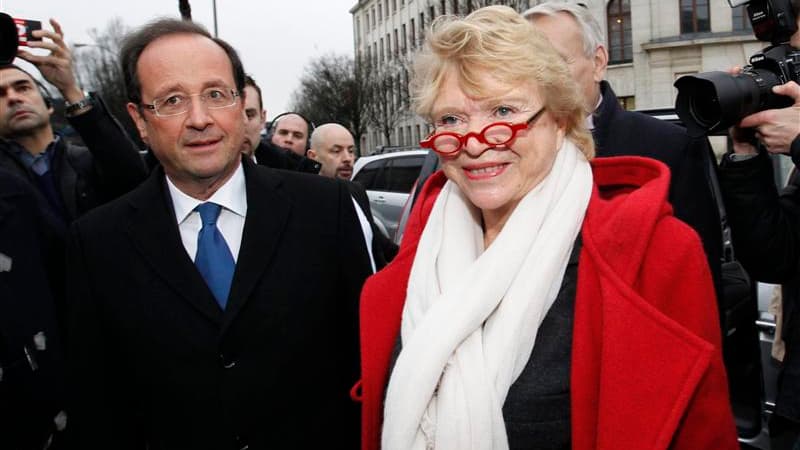 François Hollande et Eva Joly, se sont croisés jeudi matin sur le quai de la gare de Nantes, où les amenaient leurs campagnes respectives. /Photo prise le 19 janvier 2012/REUTERS/Stéphane Mahe