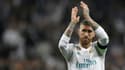 Le capitaine et défenseur du Real Madrid, Sergio Ramos, remercie les supporters après le match retour de la Ligue des Champions contre le Bayern Munich, le 1er mai 2018 à Madrid