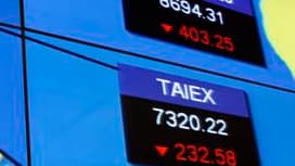 A la Bourse de Hong Kong. La glissade s'est poursuivie mardi sur les Bourses d'Asie, la peur s'emparant des marchés de la région après le plongeon de Wall Street la veille. A Tokyo, le Nikkei a fini en recul de 1,68% après avoir réduit ses pertes dans l'a