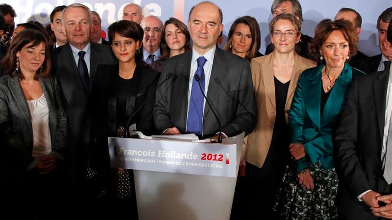 L'équipe de campagne François Hollande, candidat socialiste à l'élection présidentielle de 2012 en France, a été dévoilée mercredi. Elle comprend notamment un directeur, Pierre Moscovici (au centre), quatre porte-parole, une vingtaine de pôles thématiques