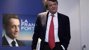 Jean-Louis Borloo a lancé dimanche un appel au rassemblement de ceux qui, à droite et au centre droit, défendent une dimension sociale et humaniste de la politique, y voyant la seule chance pour une victoire aux législatives après la défaite de Nicolas Sa