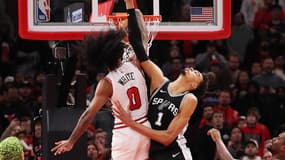 Le dunk de Coby White ( Chicago Bulls) sur Victor Wembanyama - le 07/01/2024