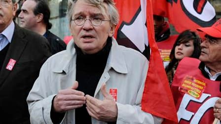 Jean-Claude Mailly, secrétaire général de Force ouvrière. FO est devenu lundi la première organisation syndicale à signer le projet de convention d'assurance chômage élaboré vendredi avec le patronat. /Photo d'archives/REUTERS/Gonzalo Fuentes