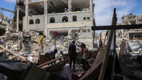 Des bâtiments détruits après une frappe israélienne dans le camp de Jabaliya à Gaza le 15 mai 2025